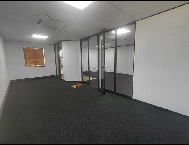 333M² OFFICE TO LET IN BRYANSTON